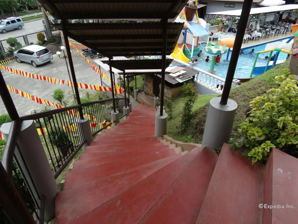 D'Japanese Tunnel Family Resort