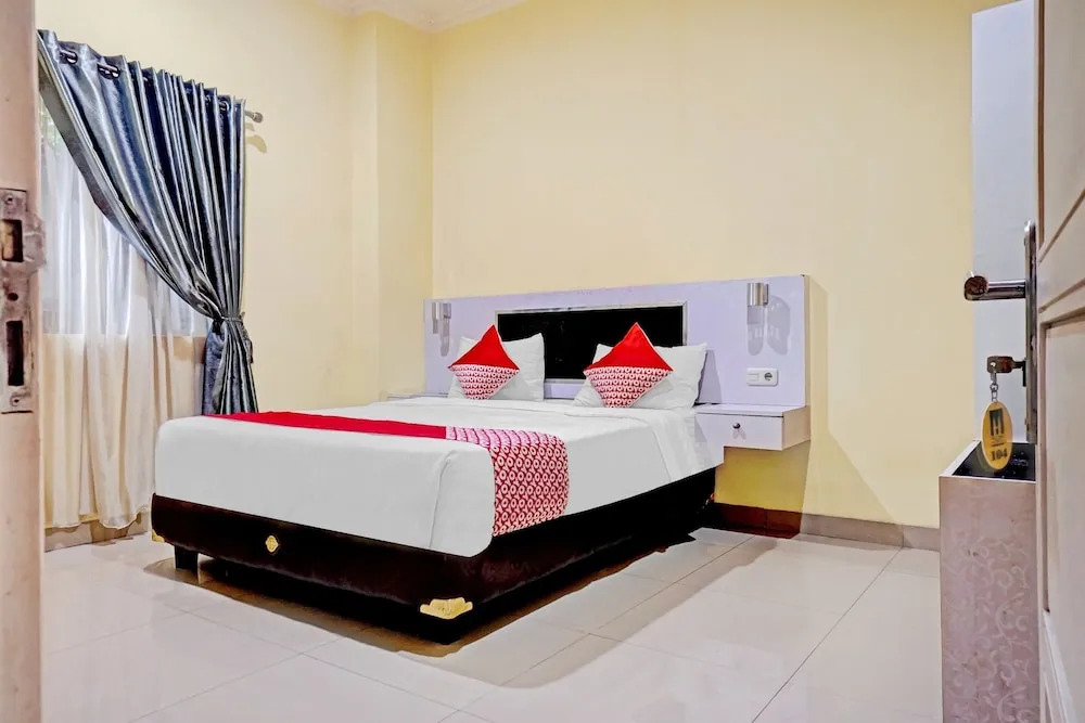 Star Hotel Jaksa Mitra RedDoorz