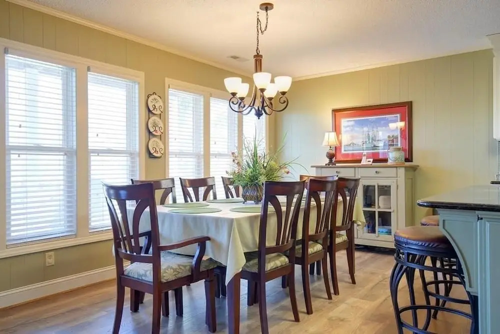 Holden Haven 4 Bedroom Home by RedAwning