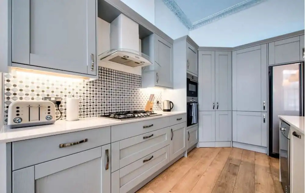 Spacious and Stylish 4-Bed Georgian Apartment