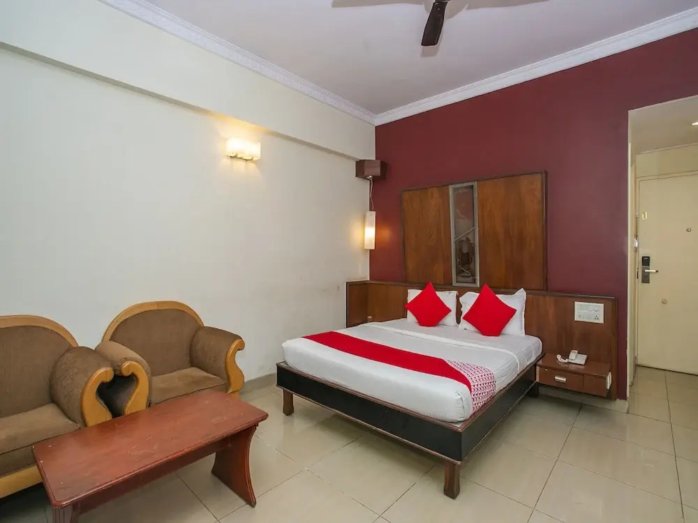 OYO 18762 Vaishnavi Residency