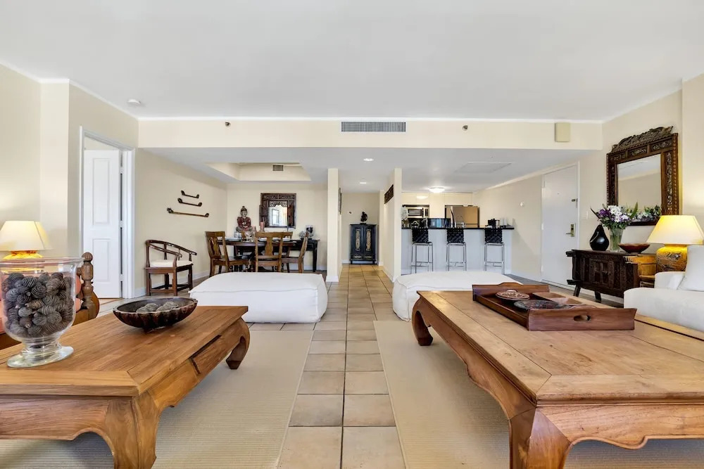 Amazing 3BR direct oceanfront PH by YouRent!