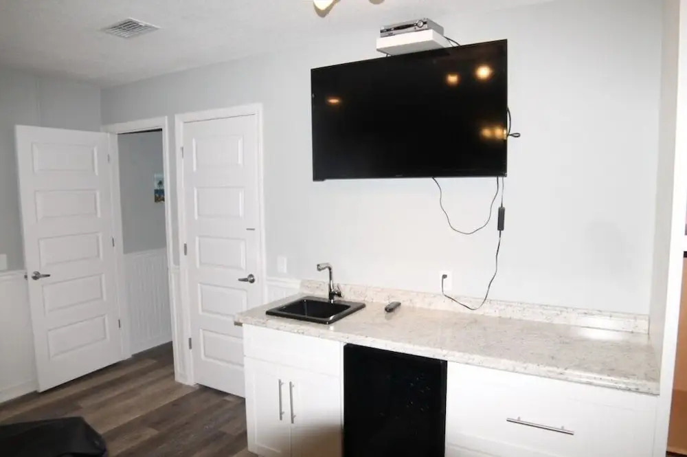 Sunset Harbor 3 Bedroom Home by Redawning