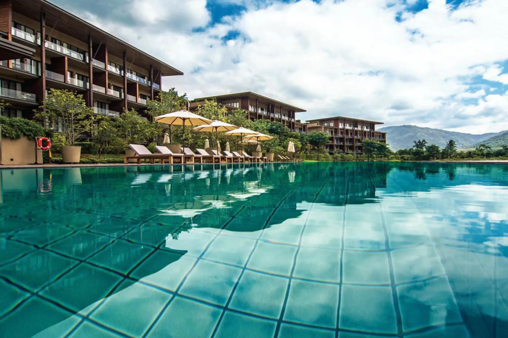 atta Lakeside Resort Suite