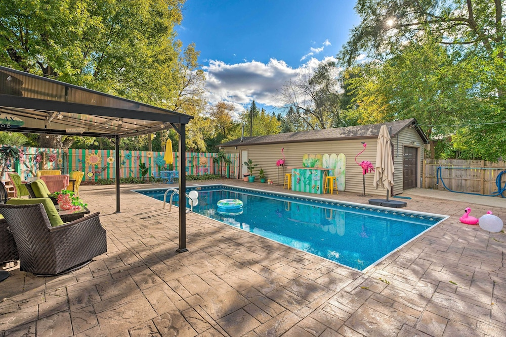 Boat Dock & Backyard: 'rock River Retreat'