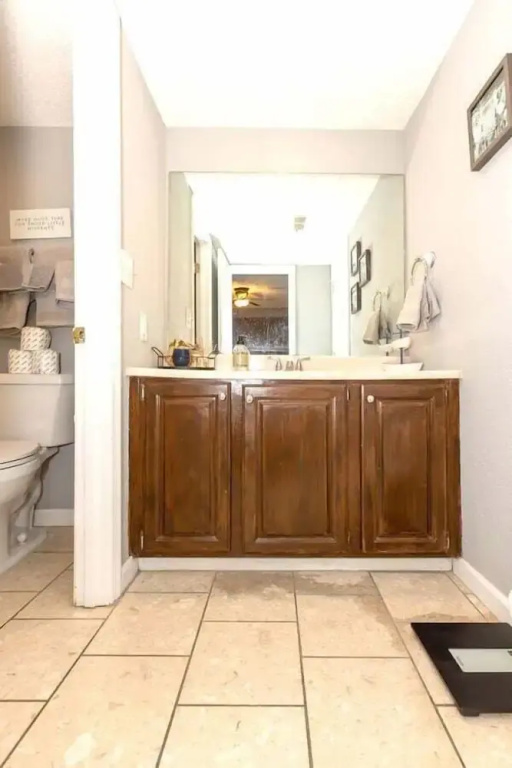 3 Bedroom Osage Beach Condo w/ Pool & Main Channel Views