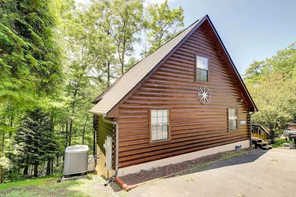 Sevierville Cabin w/ Hot Tub, Views & Pool Access!