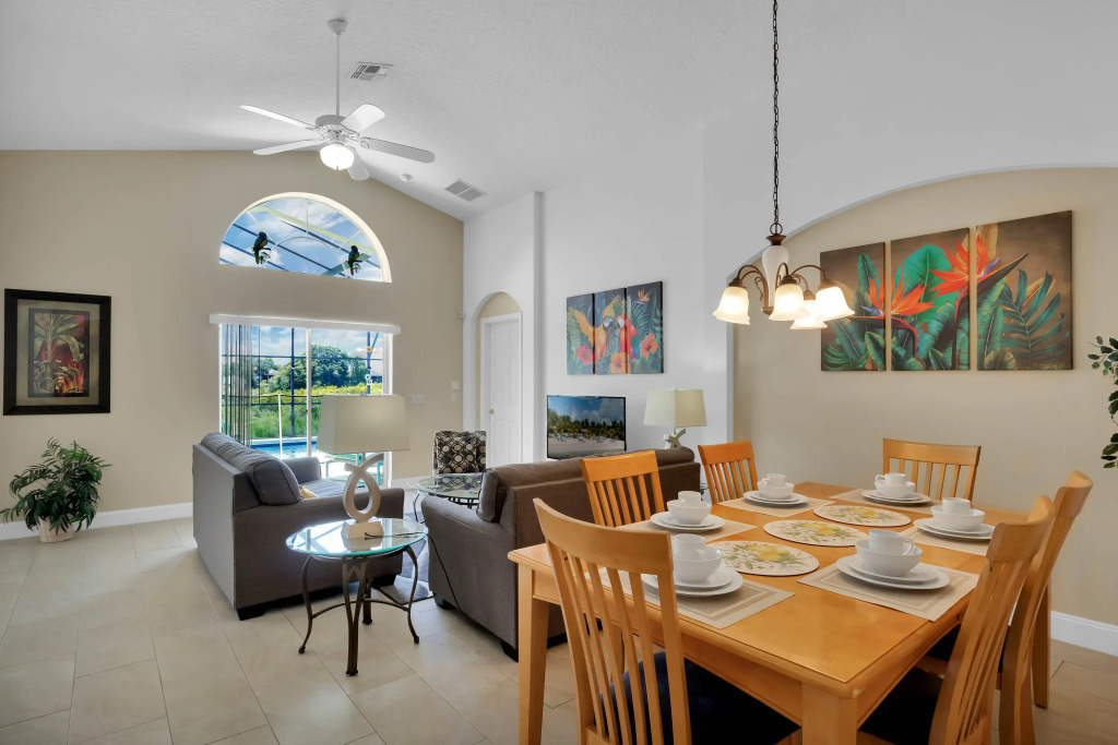 SWH812BD - 4 beds pool & spa home - Gated