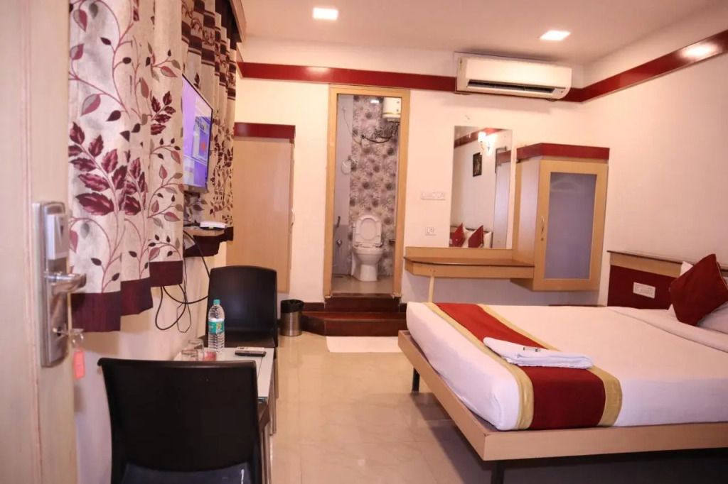 Smilestay Sri Sai ram Suites