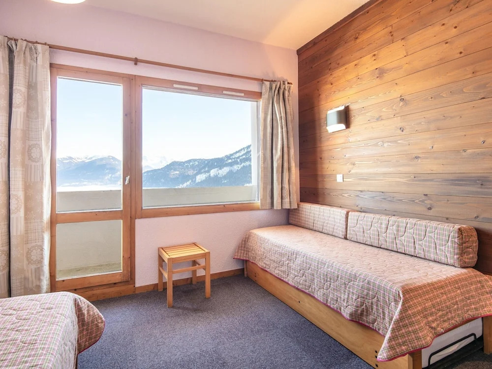 Compact Alpine Stay for 3 in Doucy