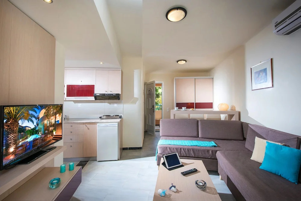 Seafalios-Beach Front Apt