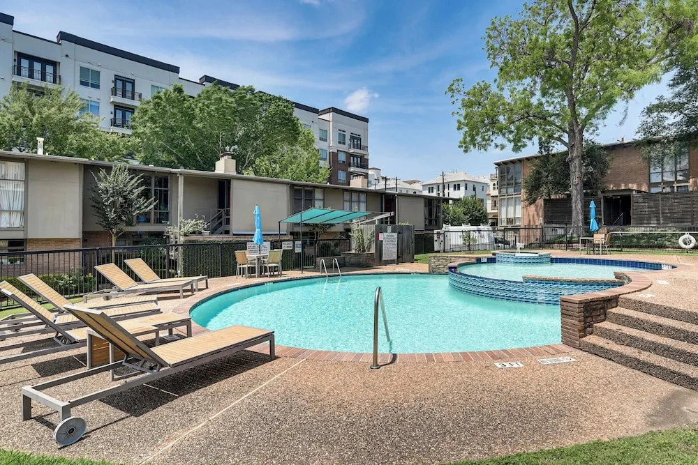 Pool Access! Sleek Condo, 2 Mi to Memorial Park