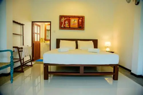 Doors Guest House & Cafe