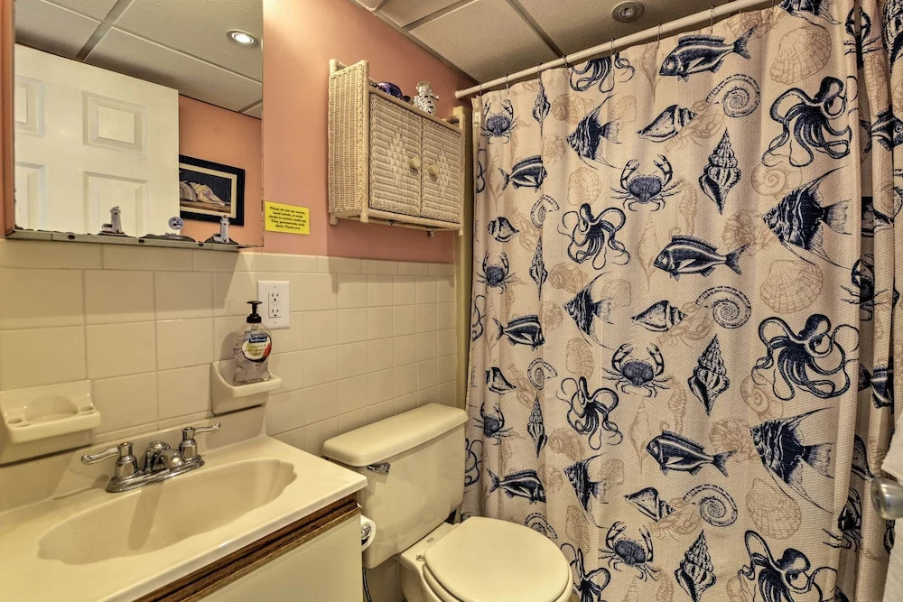 Coastal Condo w/ Pool, 1 Block to Wildwood Beach!