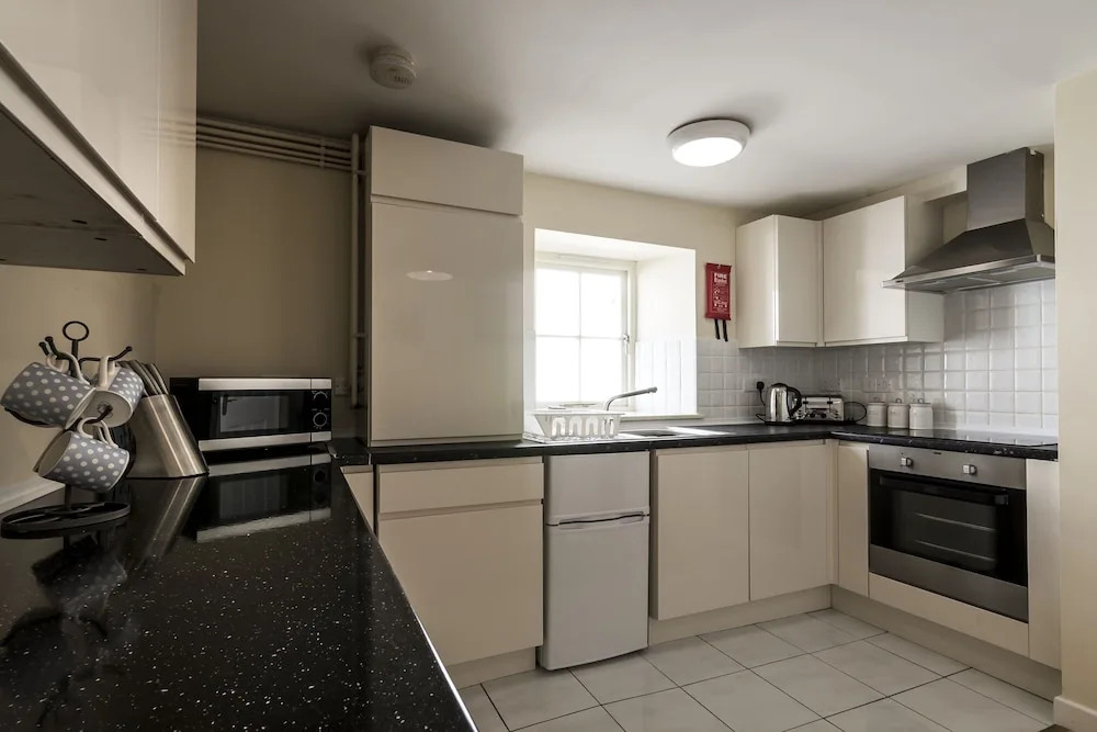 The Sail, Two Bedroom Apartment - Tenby