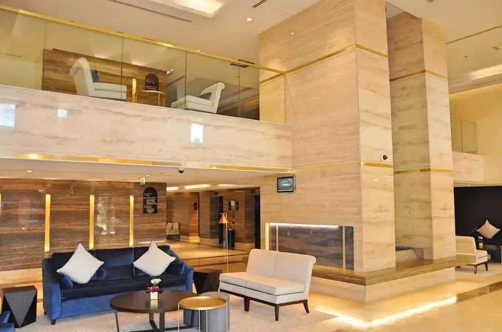 Massive 2 Bedroom with Palm View Balqis