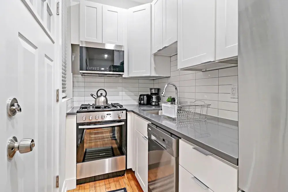Stylish Studio - Barry S1