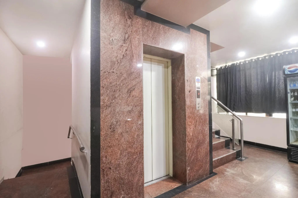 OYO 65124 Hotel Simran Regency