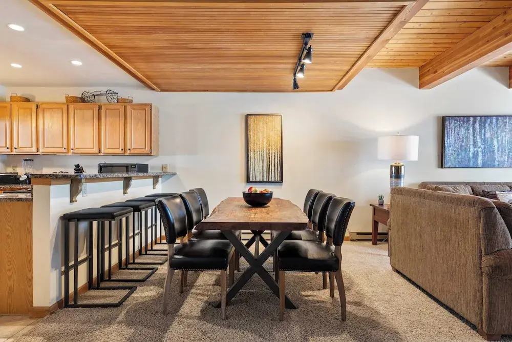 Riverside Condos A102 by Avantstay Condo Close To Downtown, Town Park & Ski Lift #8