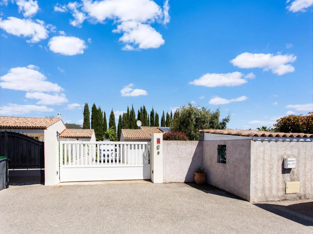 Nice holiday home in Provence-Alpes-Côte d'Azur with pool