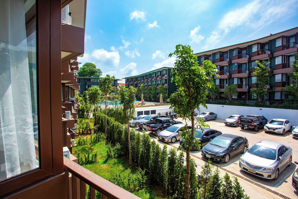 Prime Location 1BR New Condo C269