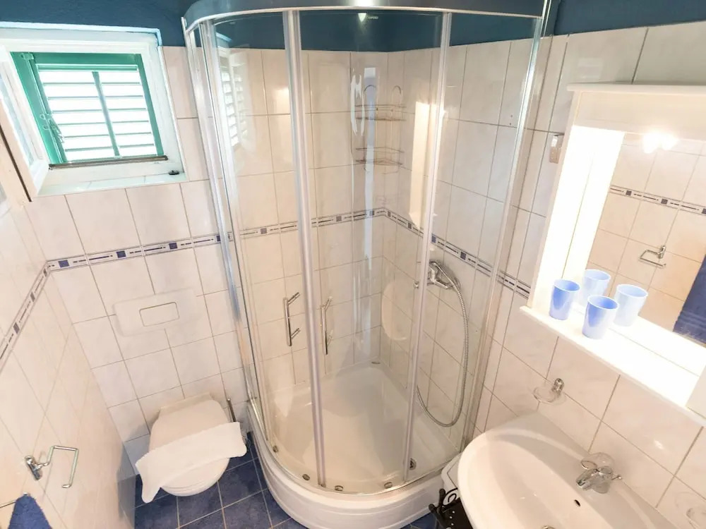 Lovely 4 Bedroom Apartment with Beautiful Garden And Terrace, 50m From the Beach
