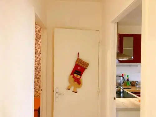 A Simple Bedroom In A Shared Apartment 20 Min To Paris Center