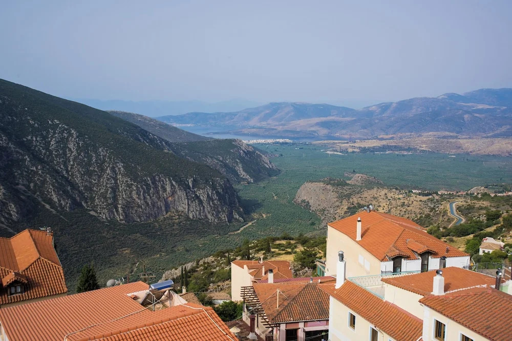 THOLOS HOTEL