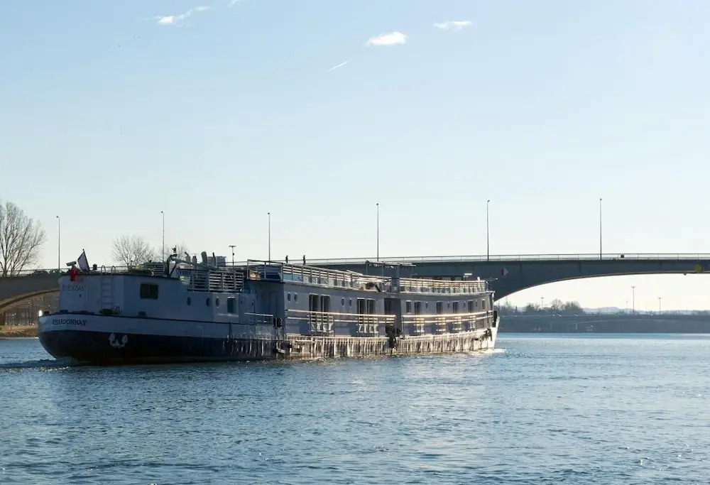 Bateau Hotel à quai Le Chardonnay