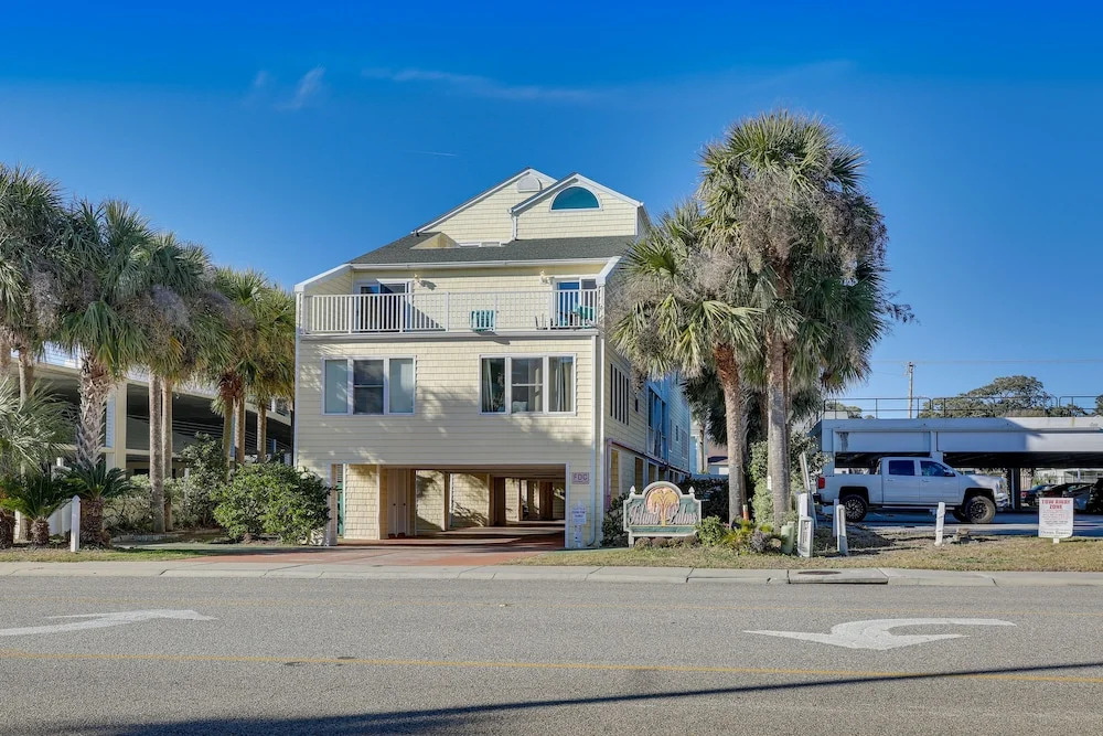 Walk to Ocean: 'beachwalk Bungalow' w/ Pool Access