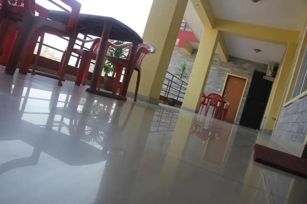 Hotel God Pigeon