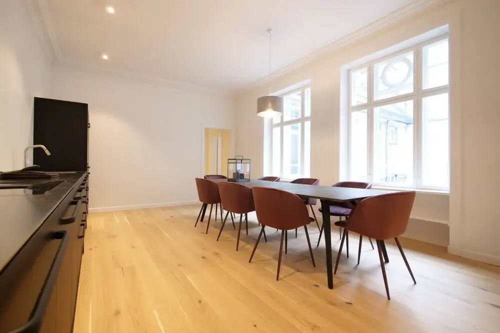 Sanders King - Smart 4-bdr Apt in City Center