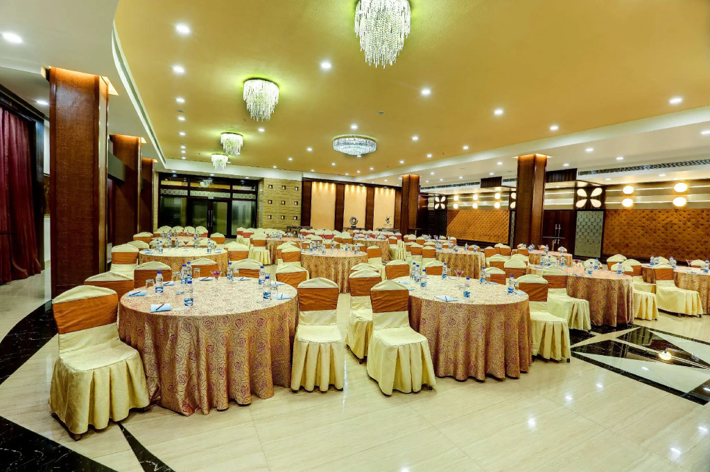 Golden Chariot Vasai Hotel