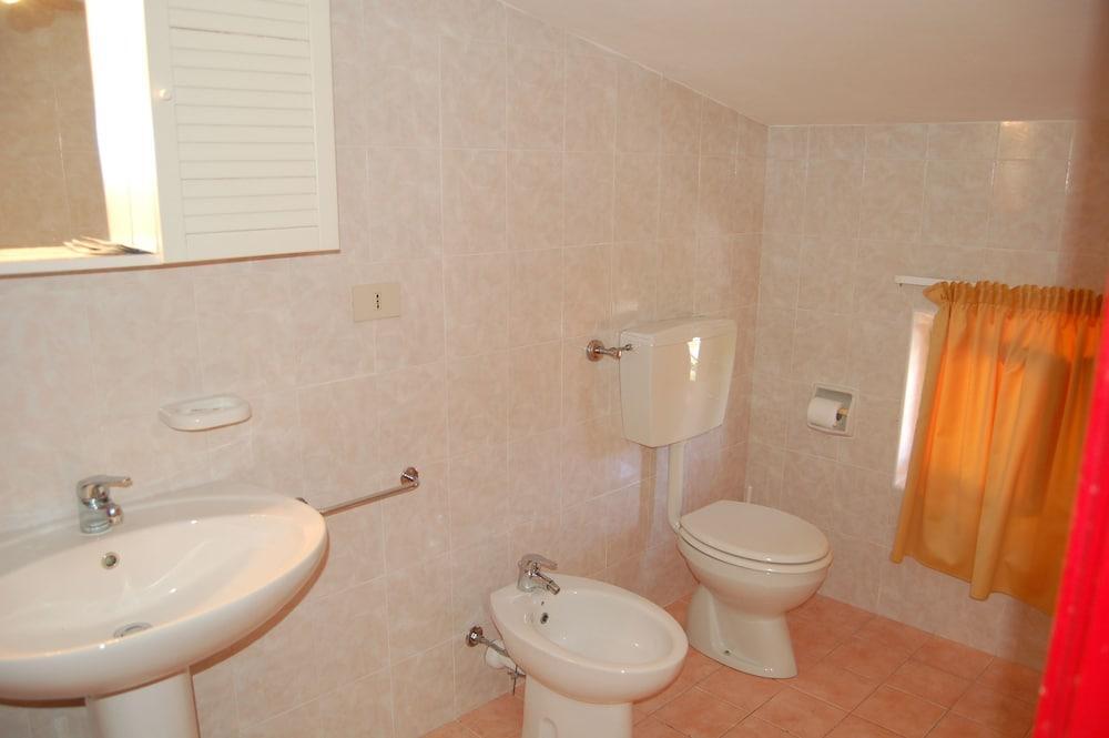 Poggio Al Lago Apartments & Rooms