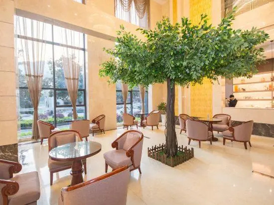 Earth Sunshine Hotel