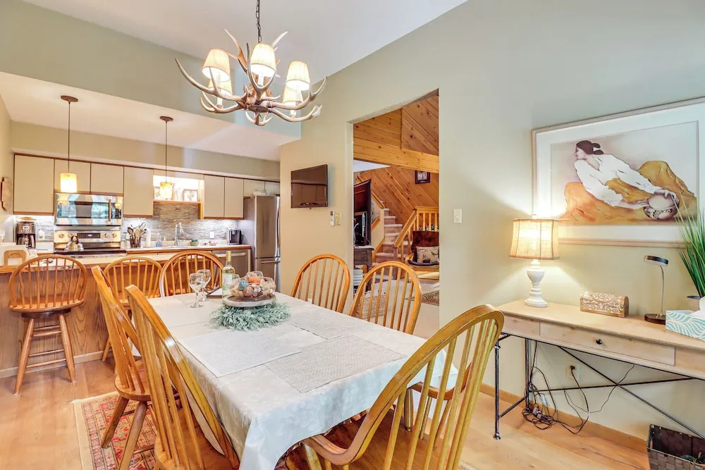 Walk to Dining! Townhome 1 Mi to Big Boulder Mtn