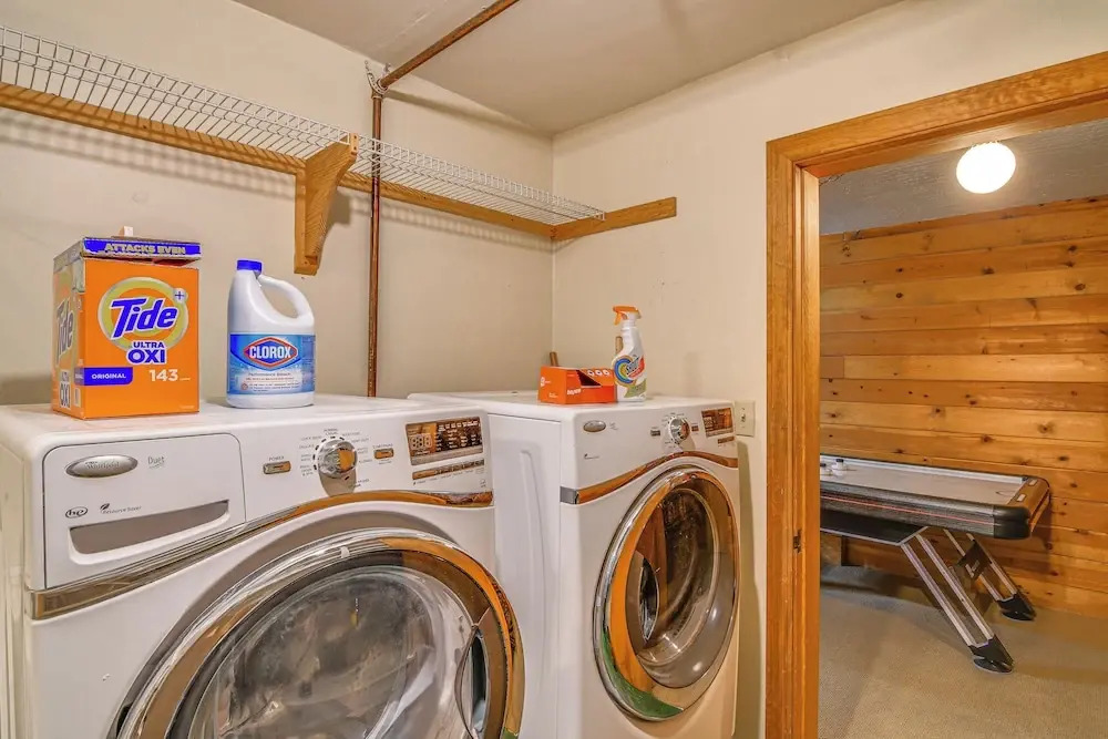 Game Room & Hot Tub: Serene Grand Mountain Chalet!