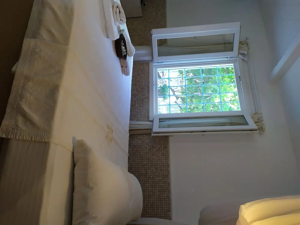 Queen Nano Hotel