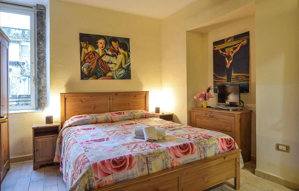 Stunning Apartment in Napoli With Wifi and 2 Bedrooms