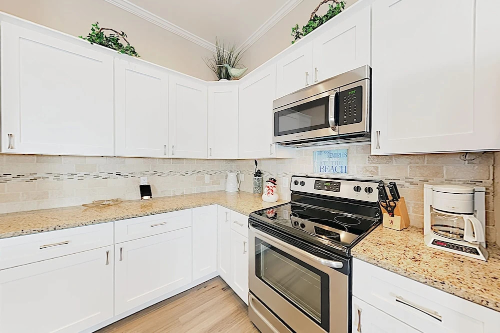 3326 Tx-35 Bus Home - 2 Br home by RedAwning