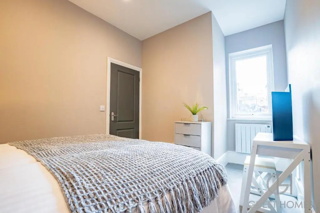 Worcester 1 Bed Apartment With Private Entrance