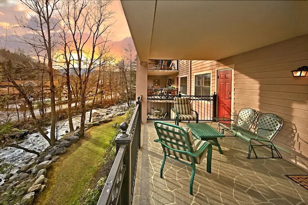 Riverfront Relaxation 2 Bedroom Home