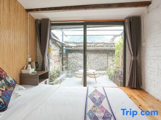 Zhaoping Huangyao Town Poya Inn