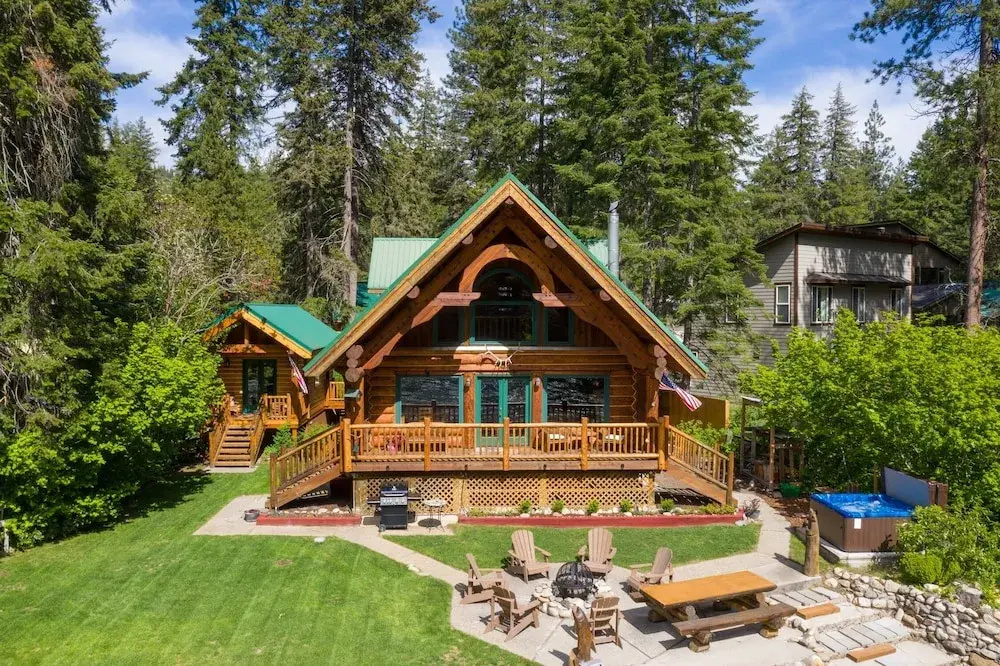 Moosehead Lodge 3 Bedroom Home by NW Comfy Cabins