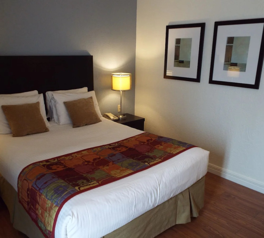 Shores Inn & Hotel