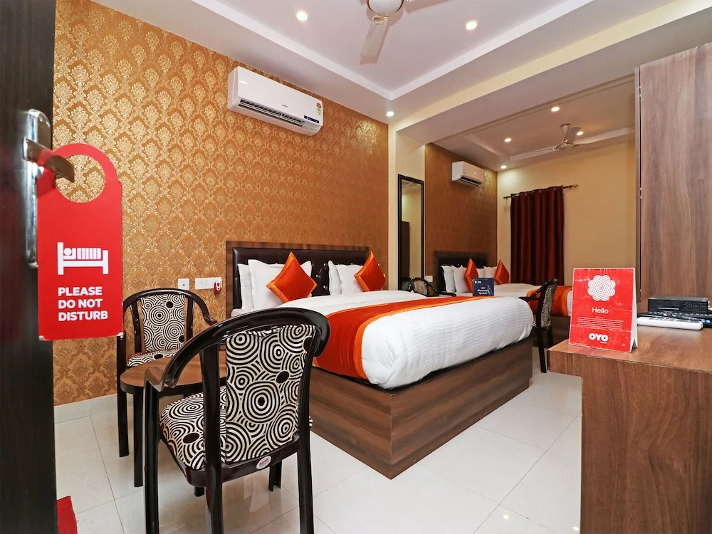Collection O 13233 Grand Inn