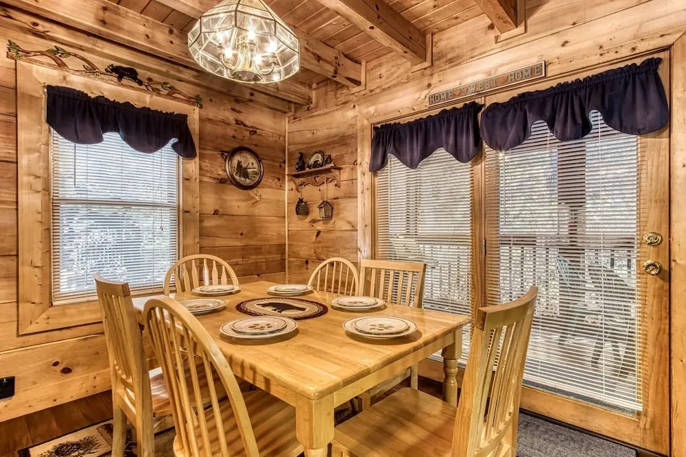 Er 256 - Smoky Mountain Top Great Location - Close To Town! 3 Bedroom Cabin by RedAwning