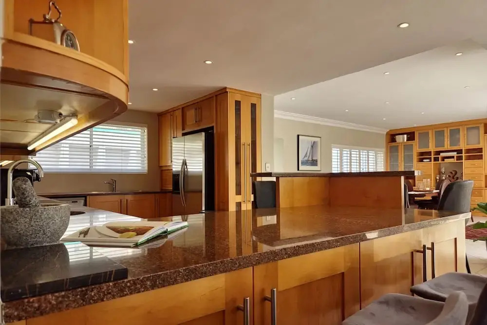 Camps Bay Villa with Pool 150m to the Beach