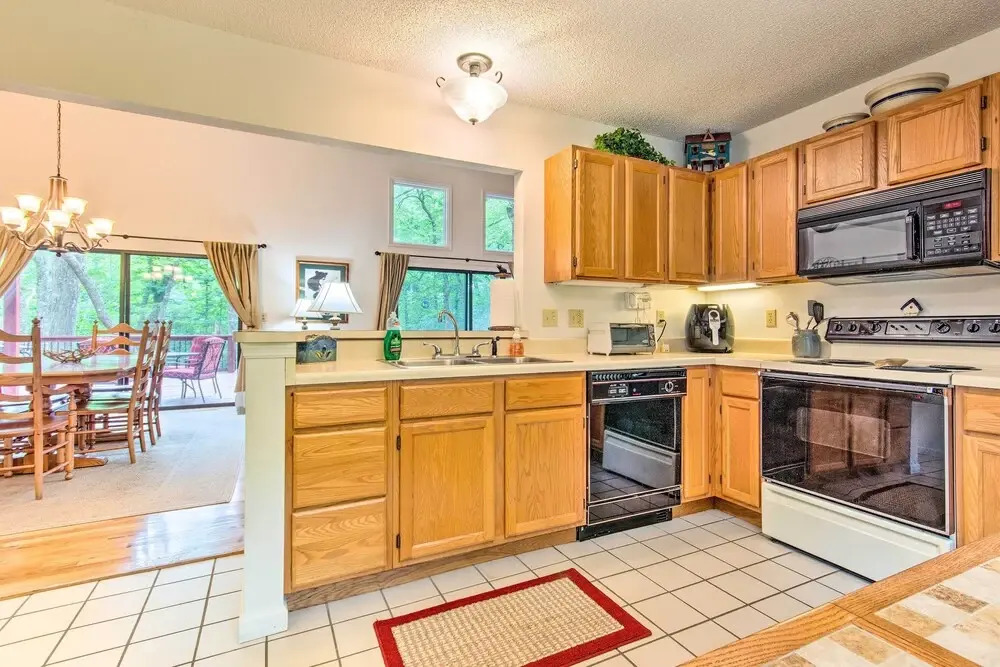 Lake Toxaway Cabin w/ Fire Pit - 1 Mi to Marina
