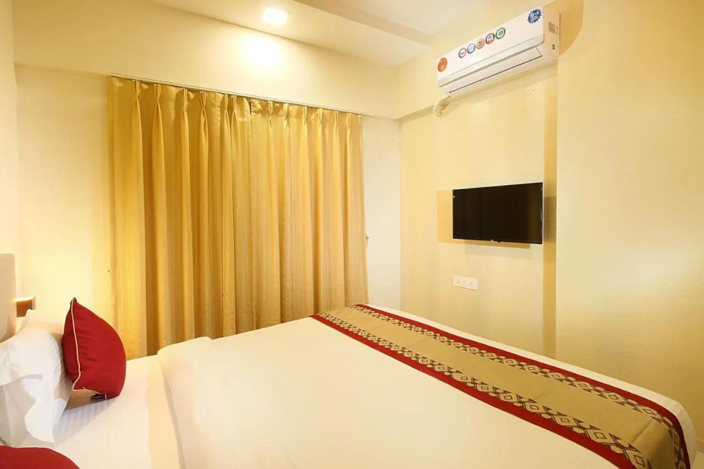 Mumbai House Luxury Apartments, Santacruz East